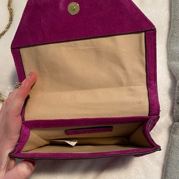 Pink velvet crossover bag with gold chain - Picture 4 of 6